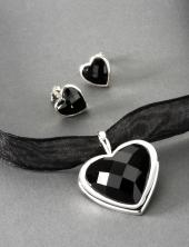 bg7P123_7E130 (Sterling Silver and Black Onyx Heart Pendant and Earrings Set)