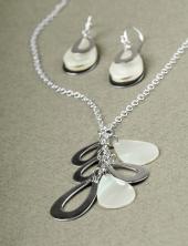 bg9N51 (Sterling Silver and Mother of Pearl Drop Necklace)