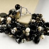 br9SB50 (Black Onyx, Pearl & Topaz Bracelet)