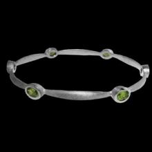 vzA302 (Sterling Silver Bangle with Peridot)