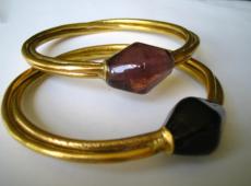 mbBMaiaB (Brass Bangle with Recycled Glass)